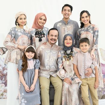 Baju couple keluarga untuk lebaran 2021