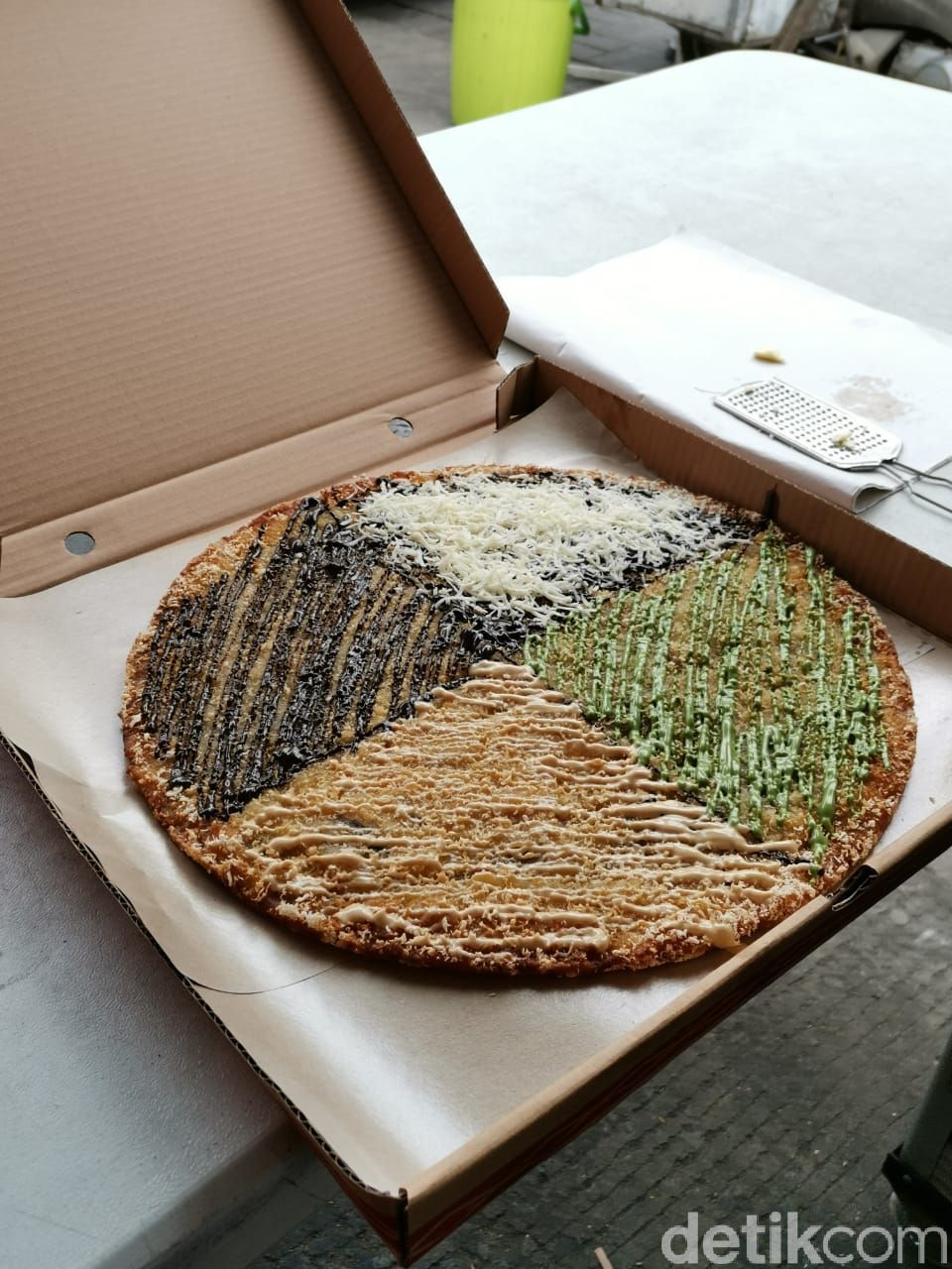 Baru! Ini Pisang Goreng Bentuk Pizza yang Lagi Ngehits
