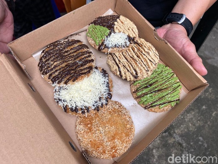 Baru! Ini Pisang Goreng Bentuk Pizza yang Lagi Ngehits