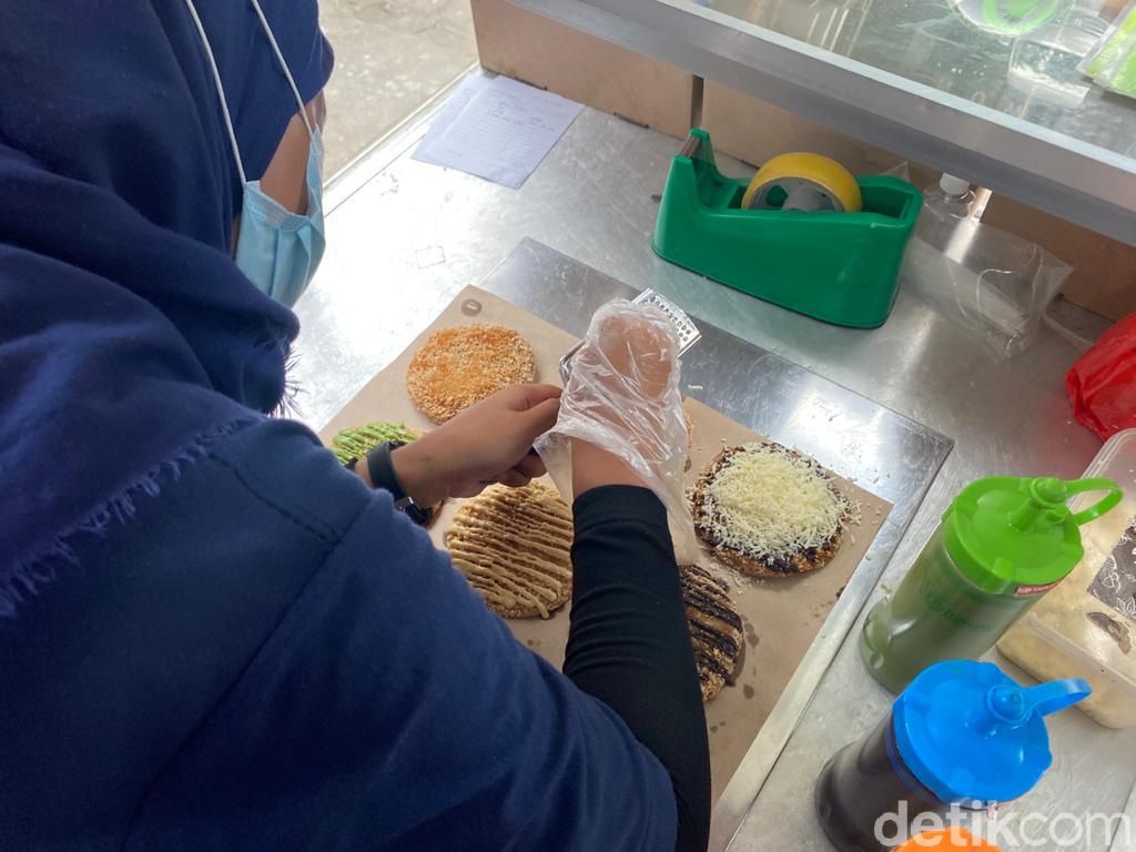 Baru! Ini Pisang Goreng Bentuk Pizza yang Lagi Ngehits