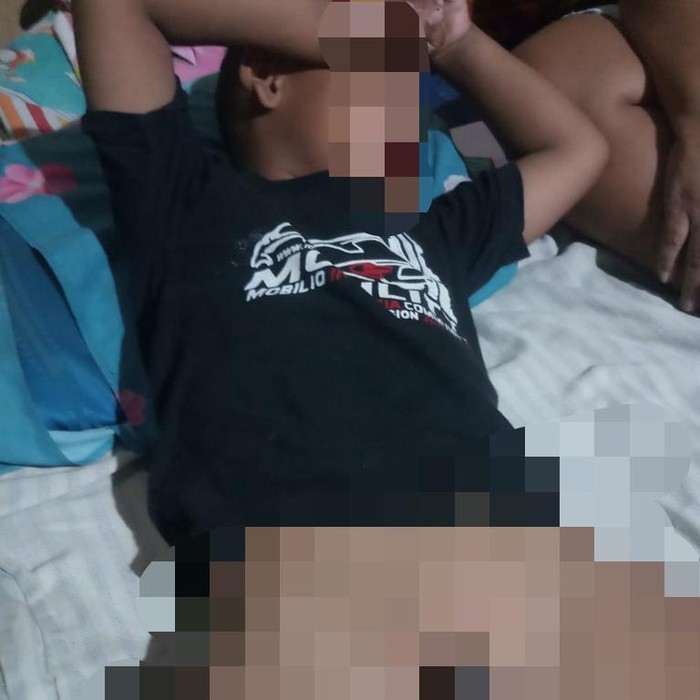 Bocah di Bojonegoro tiba-tiba merasa seperti dikhitan saat bermain di belakang rumahnya. Warga menyebut itu disunat jin.
