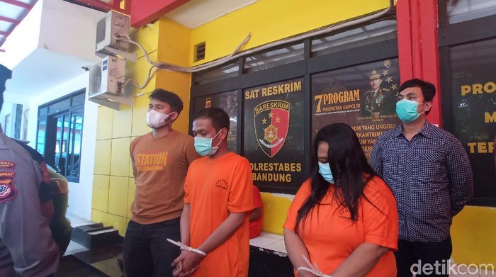 Dua karyawan swasta mencuri emas dan uang ratusan juta milik majikannya