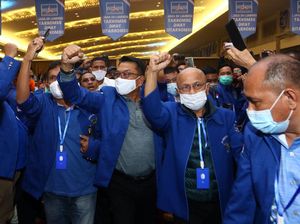 Atribut HUT PD Kubu Moeldoko Diturunkan Polisi!