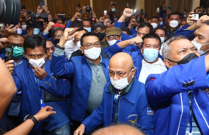 Moeldoko menyampaikan pidato perdana saat Kongres Luar Biasa (KLB) Partai Demokrat di The Hill Hotel Sibolangit, Deli Serdang, Sumatera Utara, Jumat (5/3/2021).  Berdasarkan hasil KLB, Moeldoko terpilih menjadi Ketua Umum Partai Demokrat periode 2021-2025. ANTARA FOTO/Endi Ahmad/Lmo/aww.