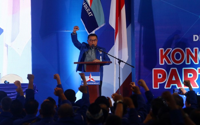 Moeldoko menyampaikan pidato perdana saat Kongres Luar Biasa (KLB) Partai Demokrat di The Hill Hotel Sibolangit, Deli Serdang, Sumatera Utara, Jumat (5/3/2021).  Berdasarkan hasil KLB, Moeldoko terpilih menjadi Ketua Umum Partai Demokrat periode 2021-2025. ANTARA FOTO/Endi Ahmad/Lmo/aww.