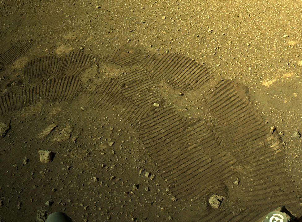 Rover Perseverance mulai bergerak berjalan menyusuri permukaan Mars. Tujuannya untuk mencari bukti kehidupan di planet ini.