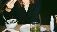 Kalau Joshua suka sate, Clairine lebih suka makan Japanese BBQ sepuasnya di salah satu restoran All You Can Eat. Foto: Instagram @jojosuherman