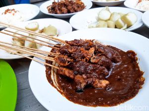 Ada Sate Ayam hingga Telur Muda Nikmat di Sate Pak Heri Asli Sabang
