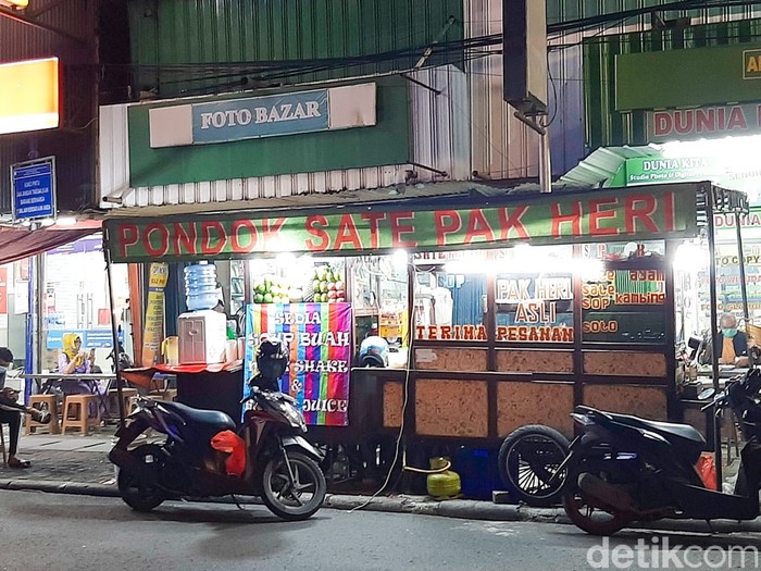 Sate Pak Heri Asli Sate Pak Heri Asli, sate legendaris di Sabang, Jakarta Pusat Sejak 1974