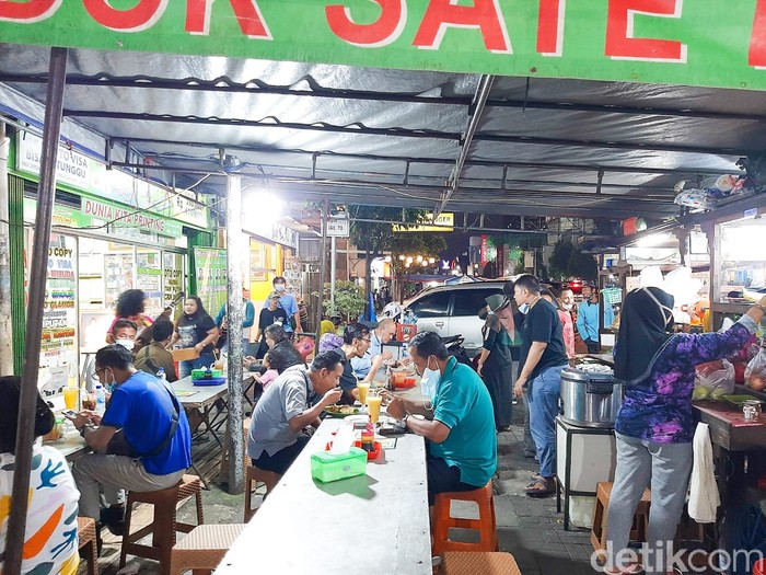 Sate Pak Heri Asli Sate Pak Heri Asli, sate legendaris di Sabang, Jakarta Pusat Sejak 1974