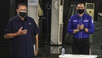 SBY juga percaya pemerintah akan bertindak adil dengan menegakkan hukum yang berlaku. Dia juga menyebut AD/ART milik Partai Demokrat mengikat terhadap hukum. Antara Foto/Asprilla Dwi Adha.