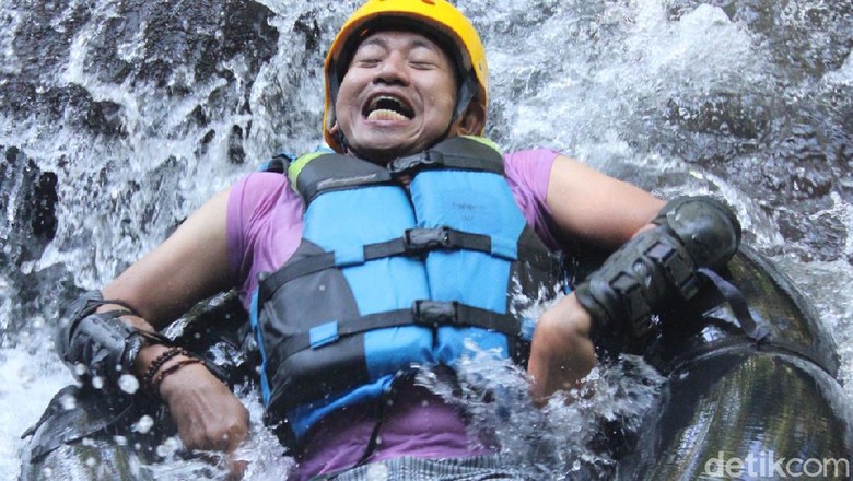 Suka Tantangan, Wajib Coba Wisata Air River Tubing di Sungai Cikadongdong Majalengka Menikmati akhir pekan dengan menjajal olahraga air yang memacu adrenalin bisa jadi pilihan travelers saat berkunjung ke Kabupaten Majalengka, Jawa Barat.