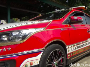 Ini Wujud Yaris yang Dihiasi Emas Batangan, Dollar hingga Berlian Senilai Rp 40 M