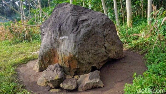 batu dolmen di bondowoso