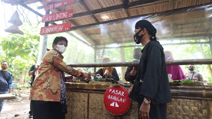 Desa Karungan dan Pasar Bahulak di Kecamatan Plupuh, Sragen, Jawa Tengah ditetapkan sebagai Desa Pancasila dan Pasar Gotong Royong oleh Badan Pembina Ideologi Pancasila (BPIP).