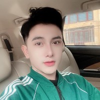 Dia melakukan operasi hidung, implan dagu, veneer gigi, operasi bibir juga operasi kelopak mata. Foto: Facebook/Do Quyen