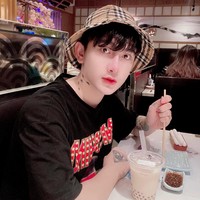 Kesal dan jengah dengan keadaan, Do Quyen akhirnya memutuskan menabung, mengumpulkan uang demi biaya operasi plastik. Foto: Facebook/Do Quyen