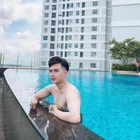 Pria 26 tahun ini mengaku sembilan kali melakukan operasi plastik hingga berubah jadi seperti orang lain. Tidak terlihat sisa-sisa wajah lamanya sedikitpun. Foto: Facebook/Do Quyen