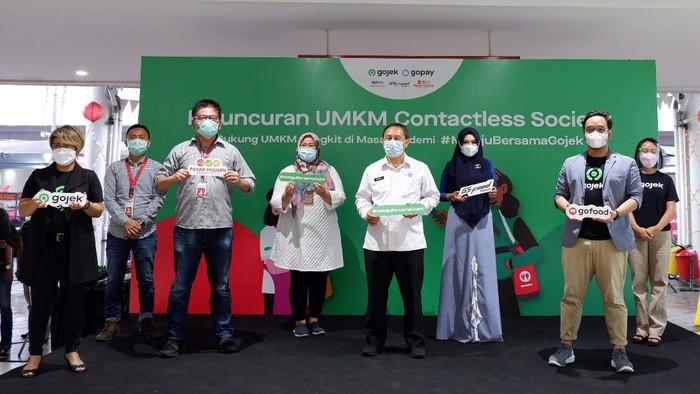 Dukungan untuk UMKM Kuliner di Bodetabek Gojek mendukung keberlangsungan bisnis UMKM kuliner di Bodetabek. Salah satu dengan mendorong contactless society lewat fasilitas pembayaran non-tunai tanpa kontak langsung.