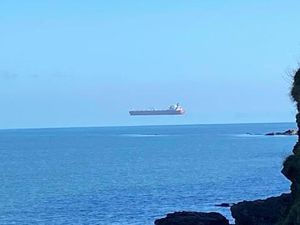 Viral Foto Kapal Tanker Melayang di Udara Bikin Heran
