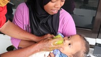 Bahkan, dalam sehari bu Mur dapat mencekoki 3-6 anak-anak. Tapi harus janjian melalui Whatsapp 085799134880. Foto: detikcom/Pradito Rida Pertana