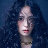 Jisoo terpilih menjadi global ambassador untuk dua lini sekaligus, Dior Fashion dan Dior Beauty. Ia dinilai mampu merefleksikan gaya feminin kontemporer yang selama ini jadi ciri khas brand asal Prancis tersebut. Foto: Instagram/@dior