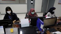 Manda bercerita, setelah 1.5 tahun menjadi frontliner, ia mengikuti seleksi menjadi Marketing Analisis dan Mikro (Mantri) BRI.