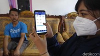 Perempuan berusia 28 tahun ini mengaku, dengan adanya fokus membina satu desa, dirinya dapat lebih mengenal dan memahami nasabah dengan lebih baik. Ia juga menyampaikan melalui tugasnya sebagai Mantri BRI, dirinya dapat belajar untuk bersikap dan menghadapi masalah-masalah yang mungkin dihadapi di kemudian hari.