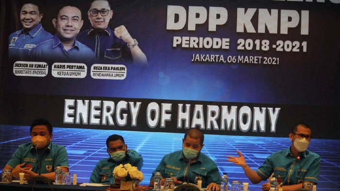 KNPI Berganti Pimpinan KNPI menggelar rapat pleno di Hotel The Ritz-Carlton, Jakarta, Sabtu (6/3/2021). Rapat itu mencopot Haris Pertama dari kursi Ketum KNPI.