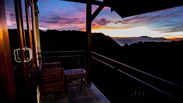 Pemandangan Gunung Bromo dari  Lava View Lodge