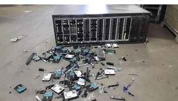 Saat server benar-benar lagi down. Foto: Bored Panda