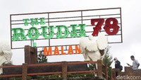 Melangkah di pintu masuknya, sekilas The Roudh 78 tampak seperti Texas dengan desain ala pedesaan koboi.