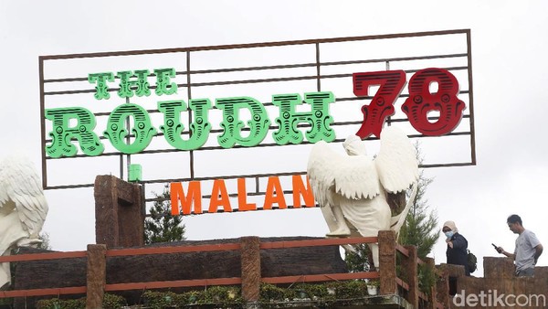 Melangkah di pintu masuknya, sekilas The Roudh 78 tampak seperti Texas dengan desain ala pedesaan koboi. Melangkah di pintu masuknya, sekilas The Roudh 78 tampak seperti Texas dengan desain ala pedesaan koboi.