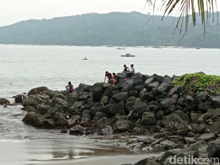 Foto: Nikmati Senja di Pantai Pangandaran