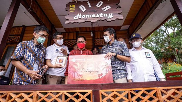 Menparekraf Sandiaga Uno di desa Wisata Marinsow, Likupang, Sulut