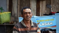 BRI juga tak hanya memberi bantuan pengecatan rombong, tapi juga memberikan sarana prasarana yang dapat mendukung kegiatan berjualan yang nyaman bagi para pedagang seperti payung, tempat atau mangkuk batok, dan alat press.