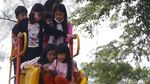 Potret Warga Berkerumun di Tengah Tingginya Kasus Corona