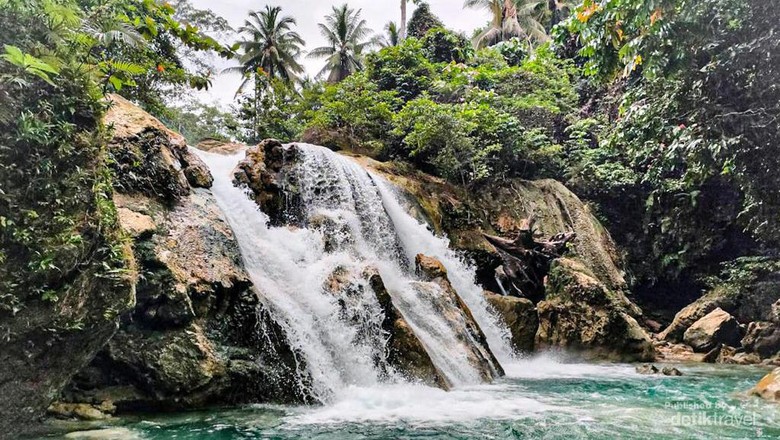 Potret Wisata Alam Desa Sakita yang belum terekpos 2. Air terjun Kembar