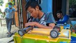 Pria Ponorogo Ini Kebanjiran Orderan Mainan Truk Oleng