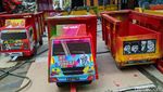 Pria Ponorogo Ini Kebanjiran Orderan Mainan Truk Oleng