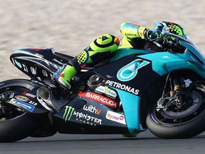 Naik Motor Tim Satelit MotoGP Yamaha, Rossi: Awalnya Aneh, Tapi ...