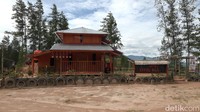 Hembusan anginnya memberi sensasi tersendiri pada wisatawan untuk berlama-lama menikmati keindahan dan kesejukan di kawasan ini. (Abdy Febriady/detikcom)