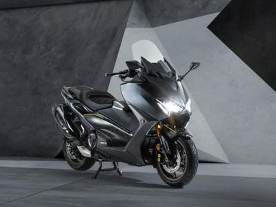 Yamaha TMAX Edisi Ultah Ke-20