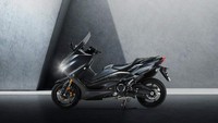 Jok juga menerima bahan premium dengan pola yang unik. Joknya menawarkan fitur penghangat untuk pengendara dan pembonceng. Begitu pula dengan grip setang yang menjaga tetap hangan dalam kondisi lebih dingin. Foto: Yamaha