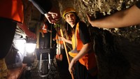 Tindakan tegas dan cepat tersebut membuat Selandia Baru hingga kini hanya memiliki sekitar 2.399 kasus dengan sembilan kematian. Kendati kurva kasus dan angka kematian mulai melambat, Ardern menegaskan jika pemerintahannya belum berencana untuk melonggarkan atau mencabut kebijakan lockdown lebih cepat dari rencana awal. Getty Images/Fiona Goodall