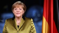 Kanselir Jerman, Angela Merkel, melakukan pengawasan untuk program pengujian virus corona di Jerman yang menjadi skala terbesar di Eropa. Sekitar 350 ribu tes dilakukan setiap minggunya. Upaya ini berhasil mendeteksi virus lebih awal sehingga isolasi dan perawatan pasien menjadi efektif. Getty Images/Adam Berry