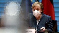 Merkel juga membuat tempat perawatan pasien virus Corona paling intensif di Eropa. Kepala Virologi Rumah Sakit Universitas di Heidelberg Hans-Georg Krausslich mengatakan keberhasilan Jerman dalam meminimalisir kematian dipengaruhi oleh pengambilan keputusan dan kapabilitas perawatan pasien yang terinfeksi. Getty Images
