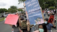 Beberapa aspirasi itu di antaranya meminta dihentikannya pernikahan anak di bawah umur dan pemaksaan pernikahan, hingga mendesak disahkannya RUU Penghapusan Kekerasan Seksual (P-KS).
