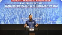 Ketua Umum Partai Demokrat Agus Harimurti Yudhoyono (AHY) menyampaikan keterangan kepada wartawan usai rapat dengan Ketua DPD Partai Demokrat se-Indonesia terkait Kongres Luar Biasa (KLB) Partai Demokrat, Jakarta, Minggu (7/3/2021).