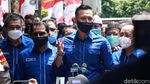 Bahas KLB Deli Serdang, Begini Gaya AHY Saat Tiba di Kemenkum HAM